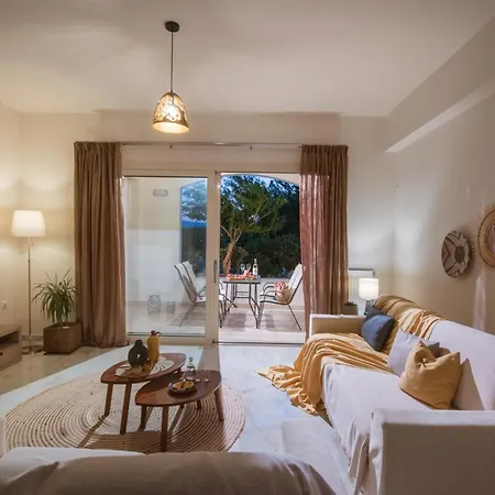 New Luxury Near Airport, Port & Town Center - Sonia Apartment *